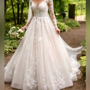 Brand new Essence of Australia style D2939 in ivory/moscato bridal plus size 26